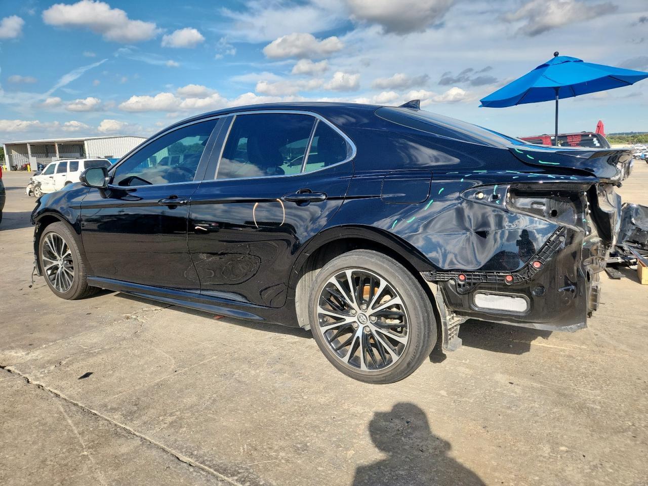 2020 Toyota Camry Se - Image 2