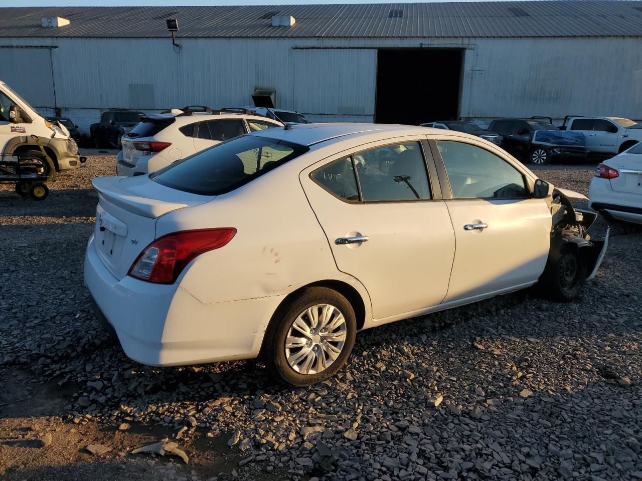 2017 Nissan Versa S - Фото 3