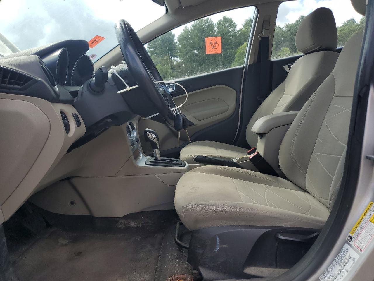 2014 Ford Fiesta Se - Фото 7