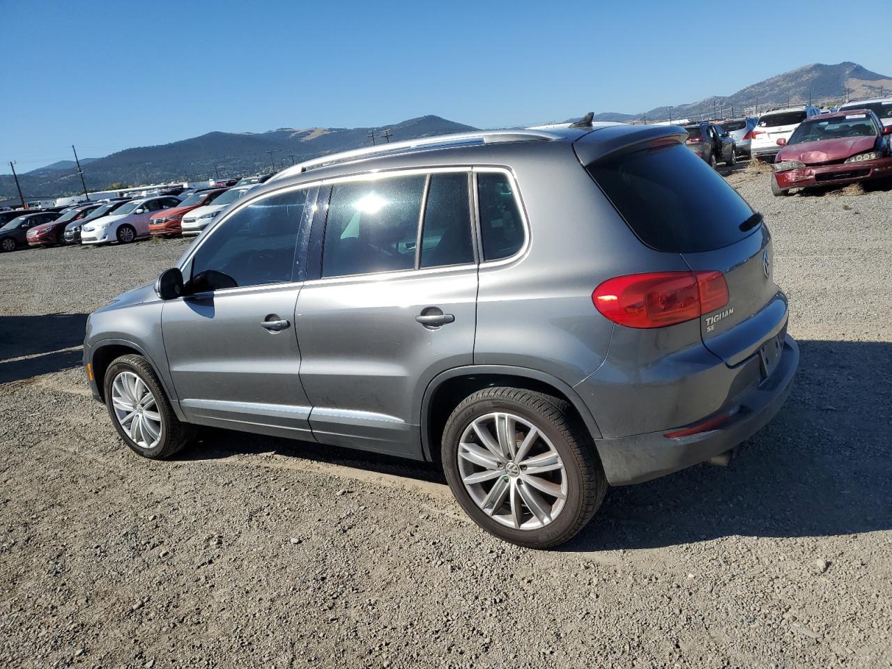 2016 Volkswagen Tiguan S - Фото 2