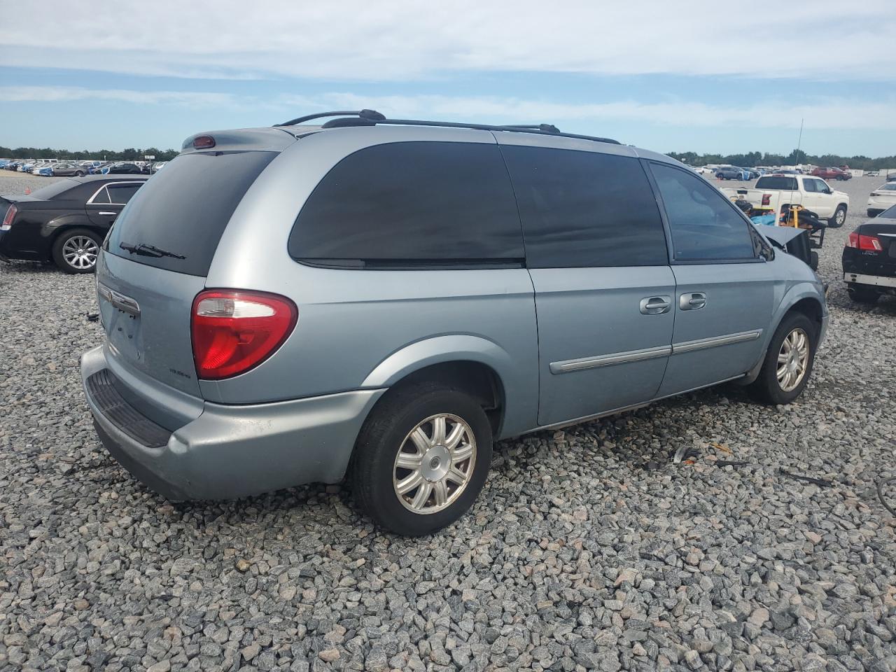 2006 Chrysler Town Cntry - Image 3