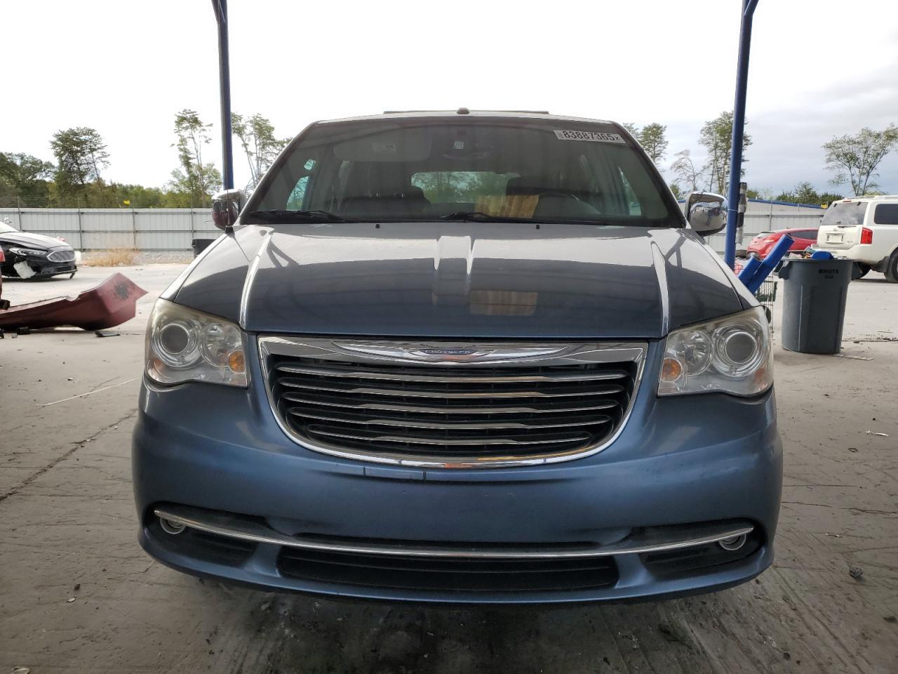 2011 Chrysler Town & Country Limited - Фото 5