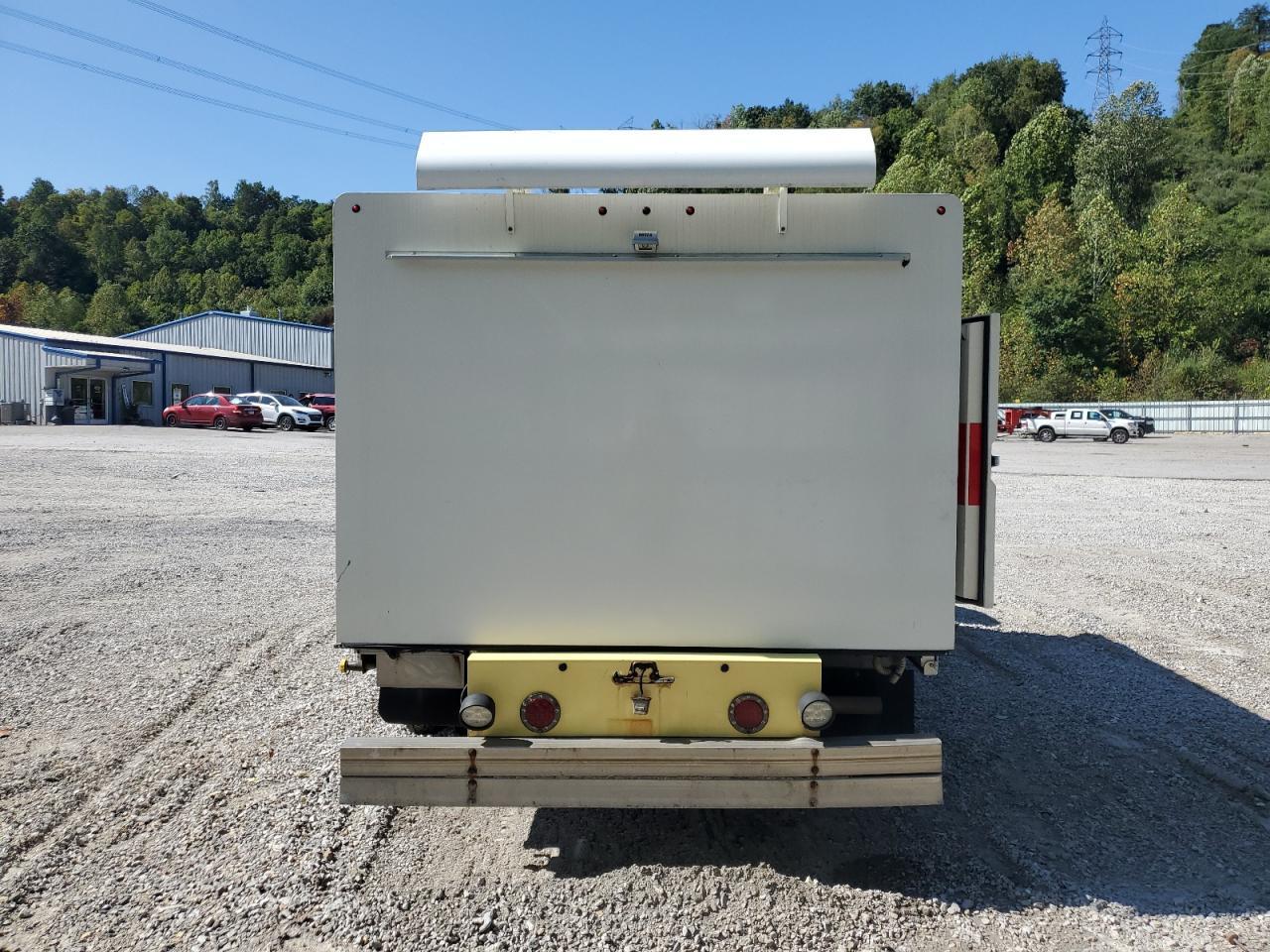 2019 Ford Econoline E450 Super Duty Cutaway Van - Image 6