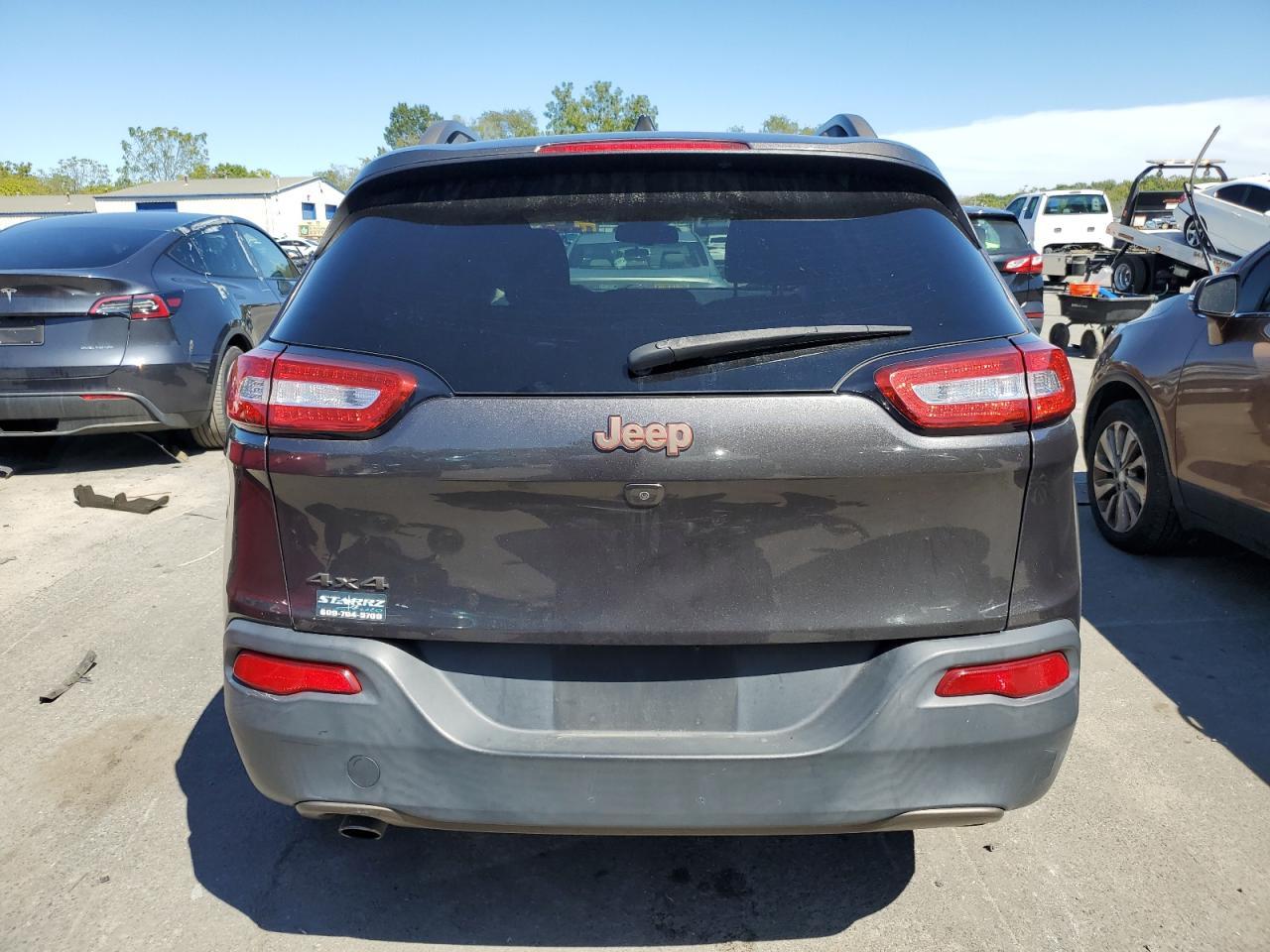 2016 Jeep Cherokee Latitude - Image 6