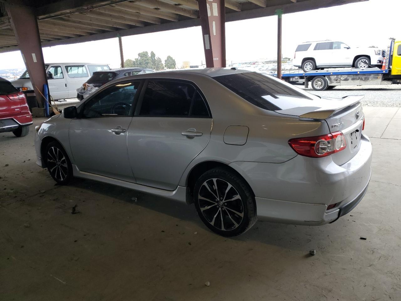 2011 Toyota Corolla Base - Фото 2