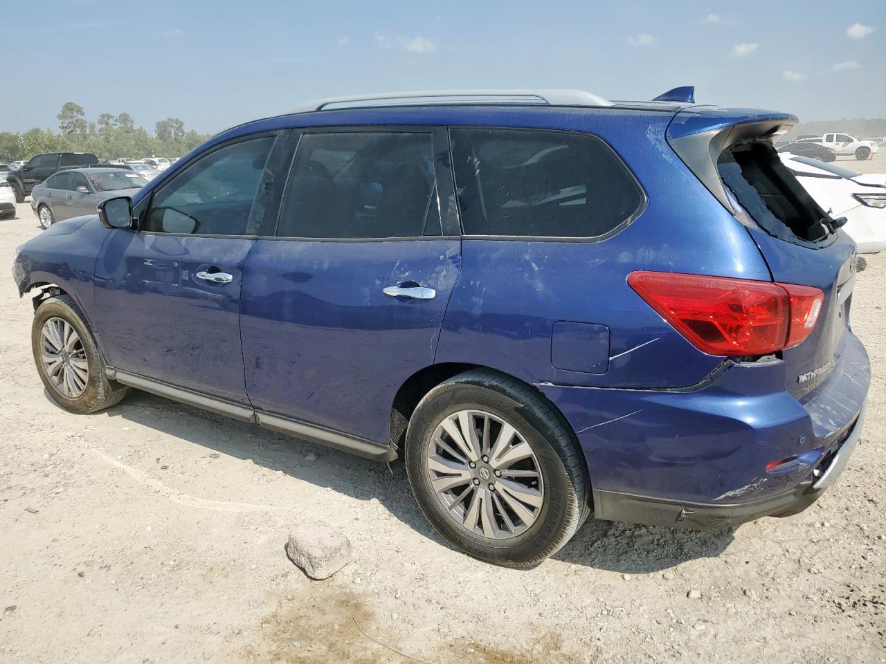 2019 Nissan Pathfinder S - Фото 2