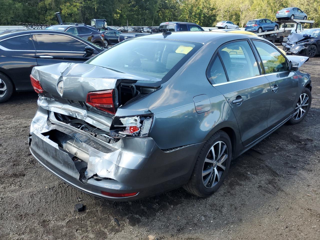 2017 Volkswagen Jetta Se - Image 3