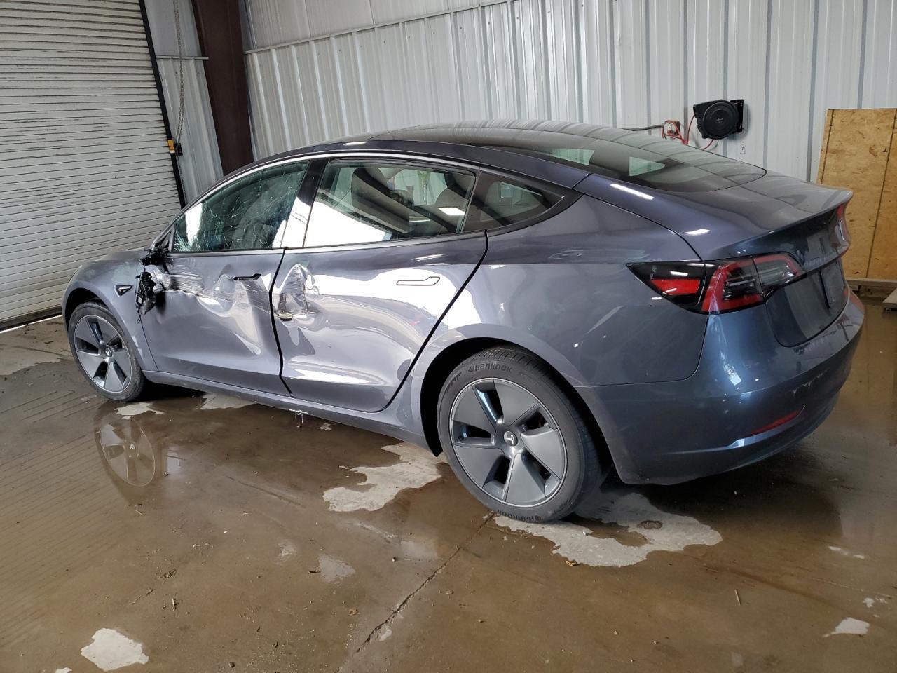 2023 Tesla Model 3 - Фото 2