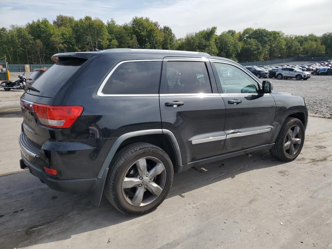 2011 Jeep Grand Cherokee Overland - Image 3