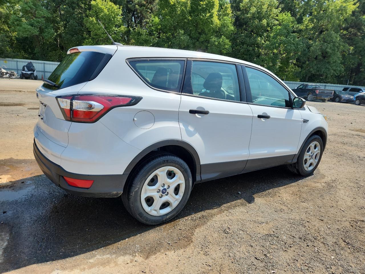 2017 Ford Escape S - Фото 3
