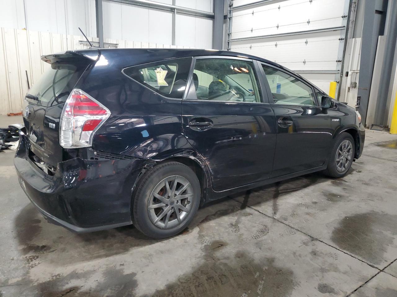 2015 Toyota Prius V - Image 3
