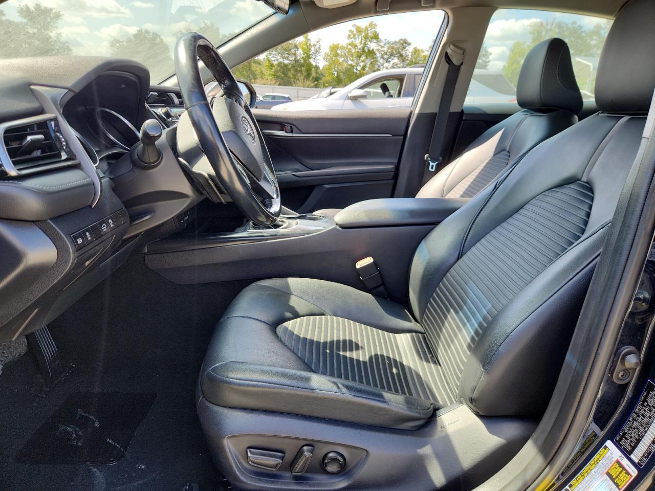 2020 Toyota Camry Se - Фото 7