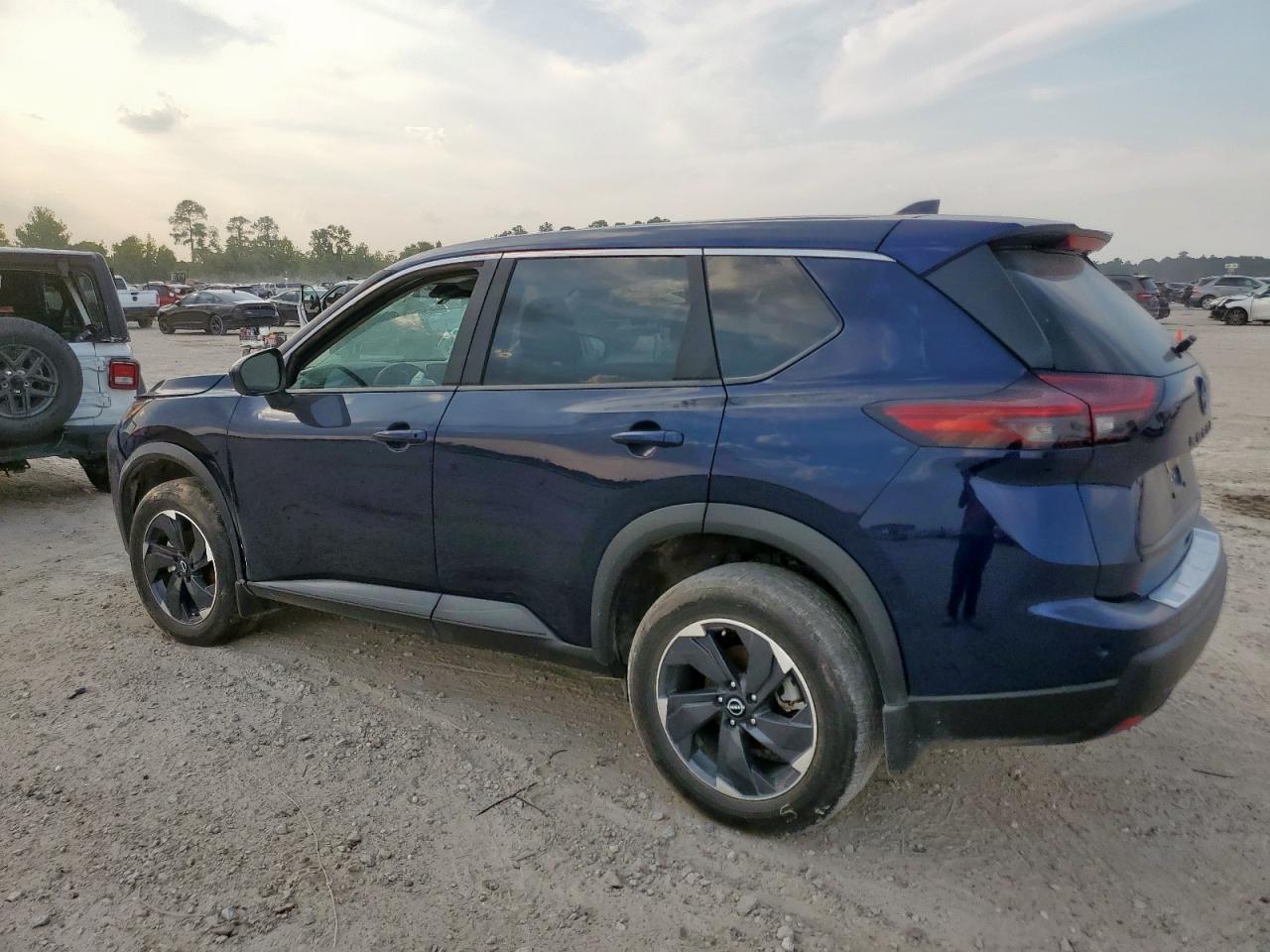 2025 Nissan Rogue Sv - Image 2