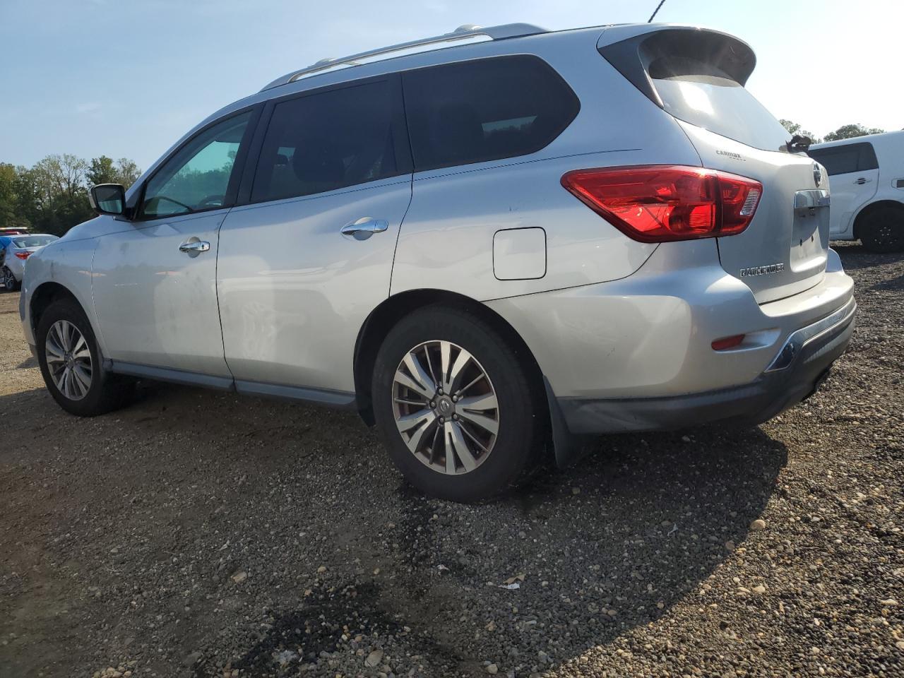 2018 Nissan Pathfinder S - Image 2