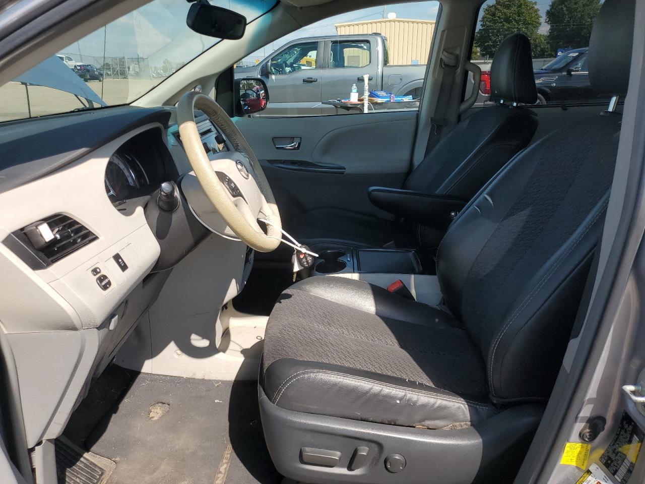 2012 Toyota Sienna Sport - Image 7