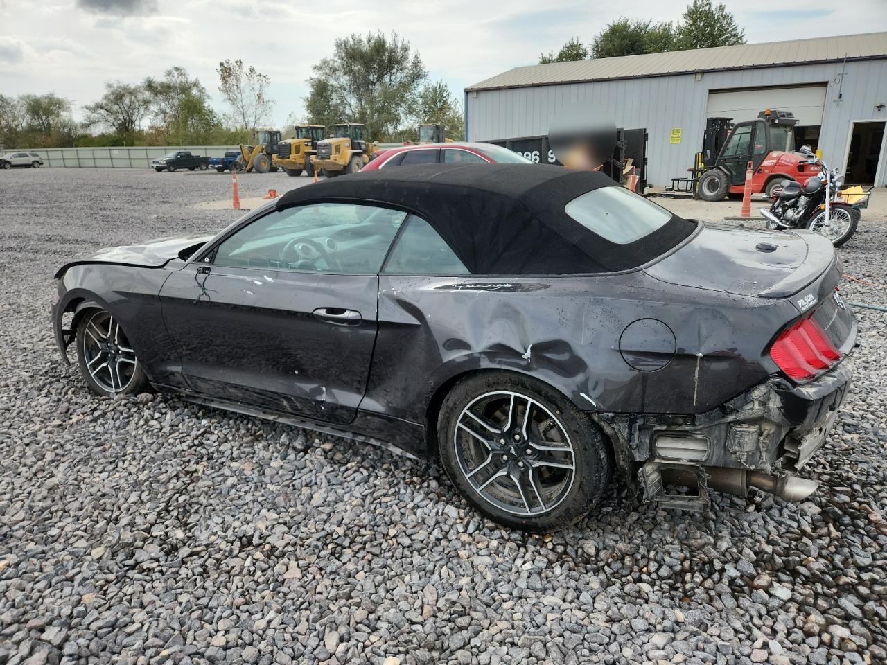 2022 Ford Mustang - Фото 2