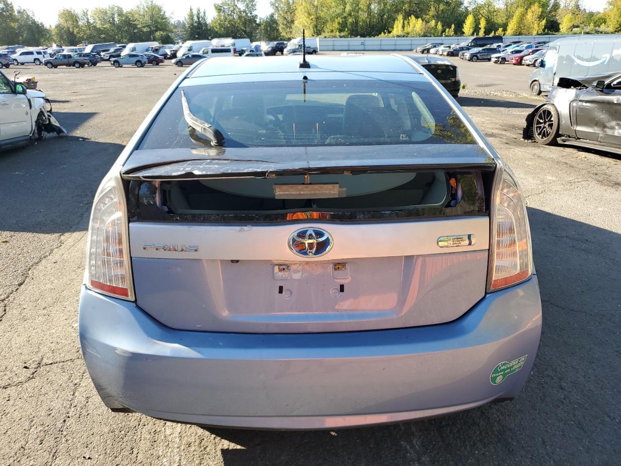 2014 Toyota Prius Plug-In - Image 6