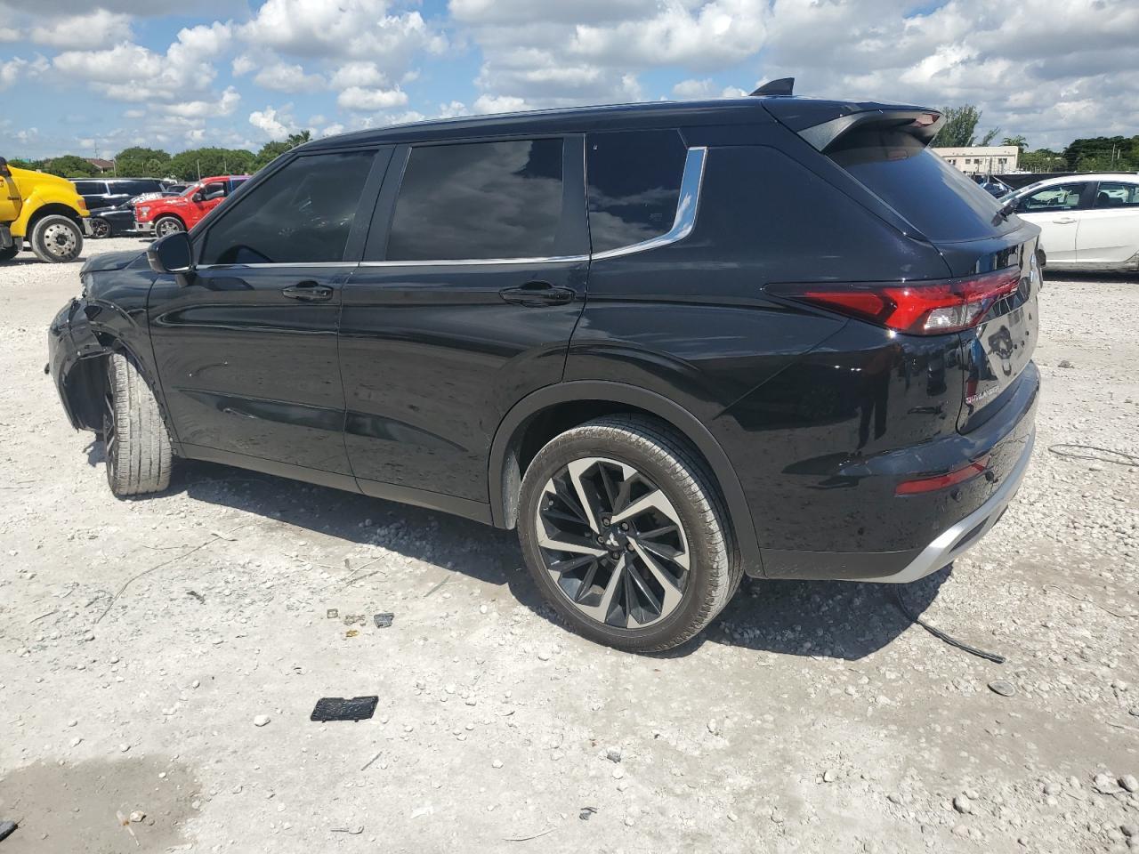 2023 Mitsubishi Outlander Se - Фото 2