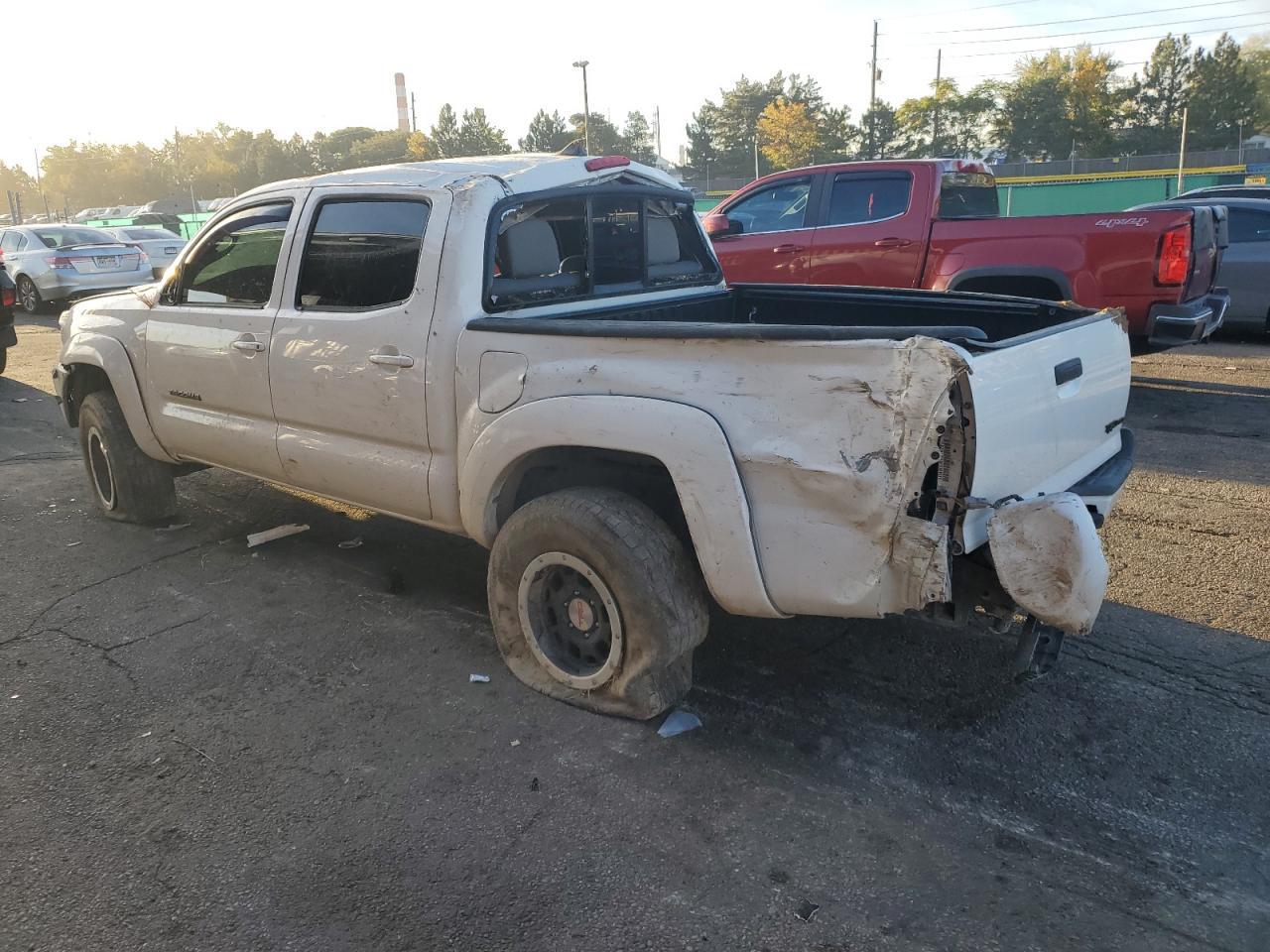 2015 Toyota Tacoma Double Cab - Фото 2