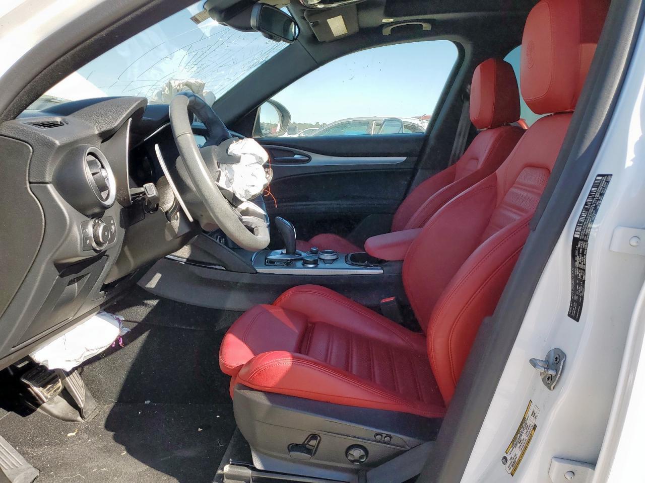 2024 Alfa Romeo Stelvio Ti - Image 7