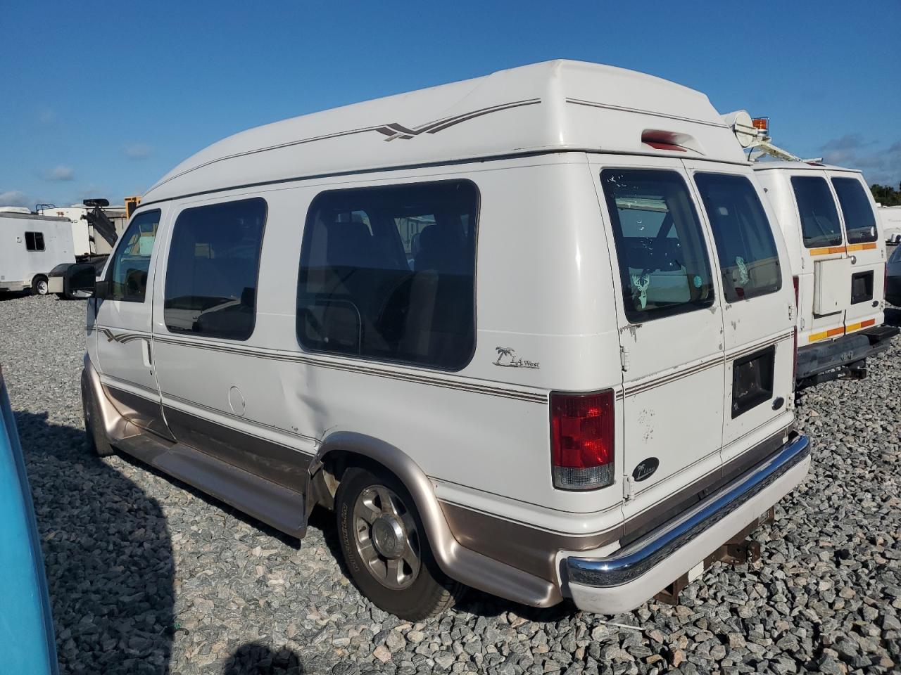 2004 Ford Econoline E150 Van - Фото 2