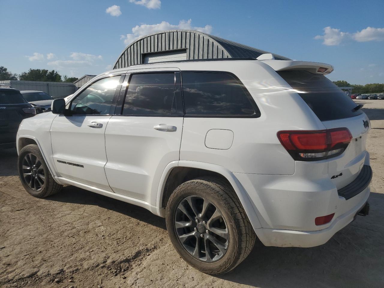 2020 Jeep Grand Cherokee Laredo - Image 2