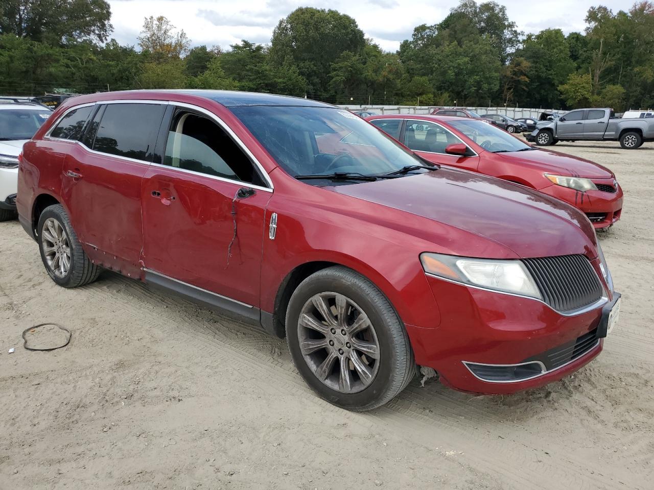 2014 Lincoln Mkt - Image 4