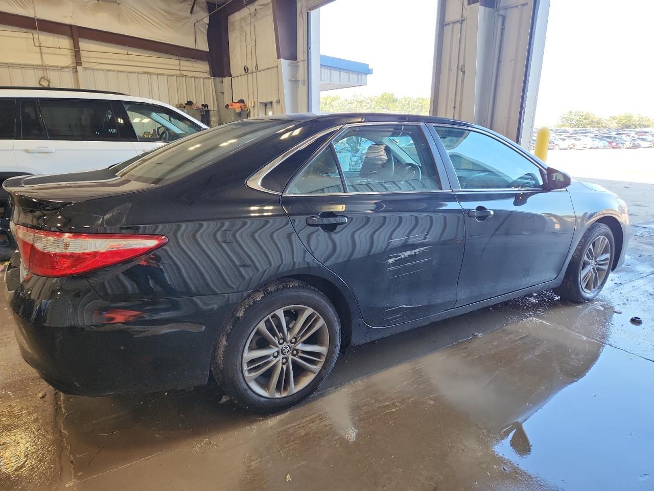 2016 Toyota Camry Le - Image 3