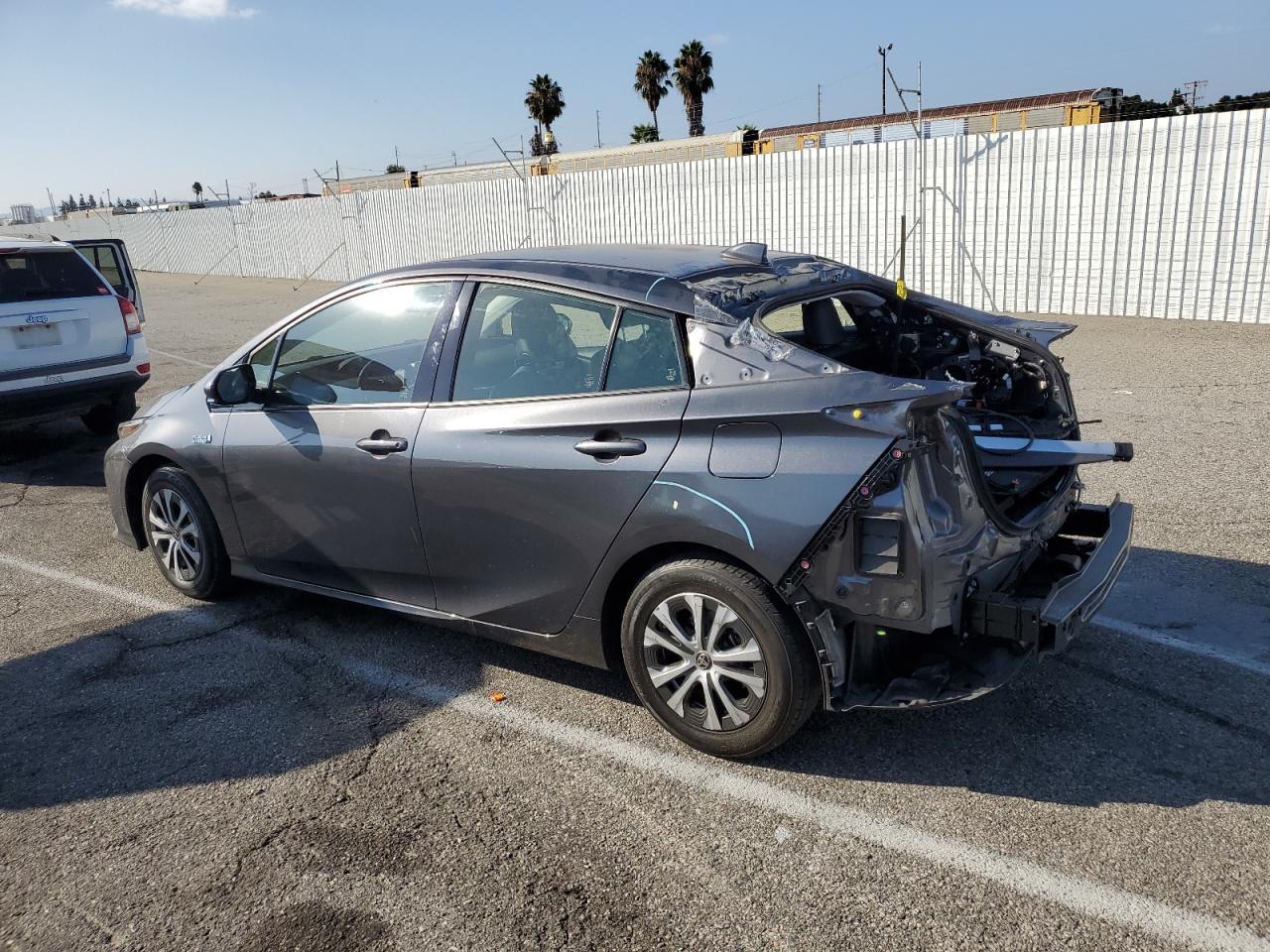 2020 Toyota Prius Prime Le - Фото 2