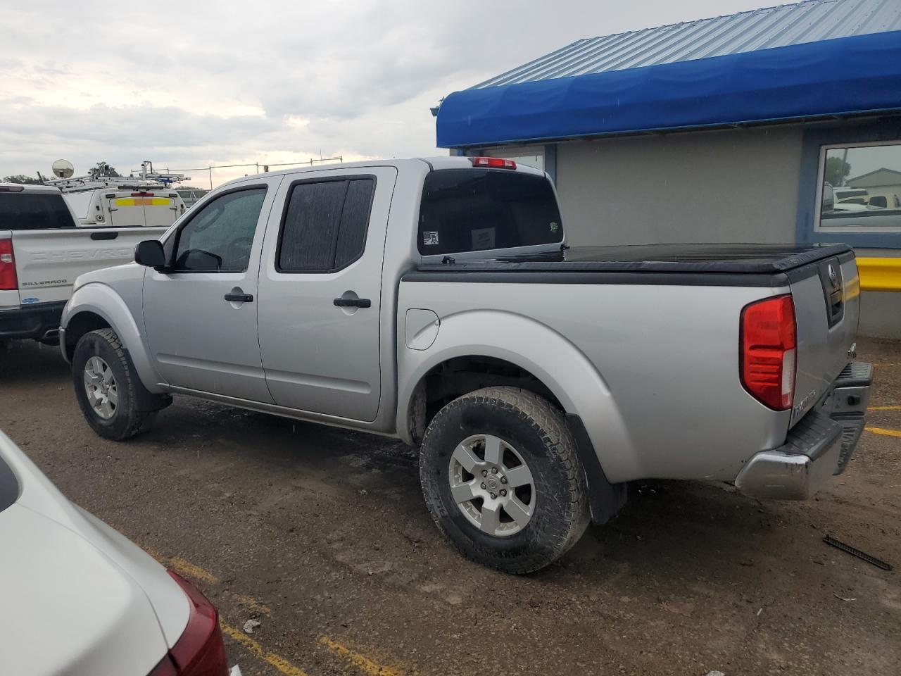 2011 Nissan Frontier S - Image 2
