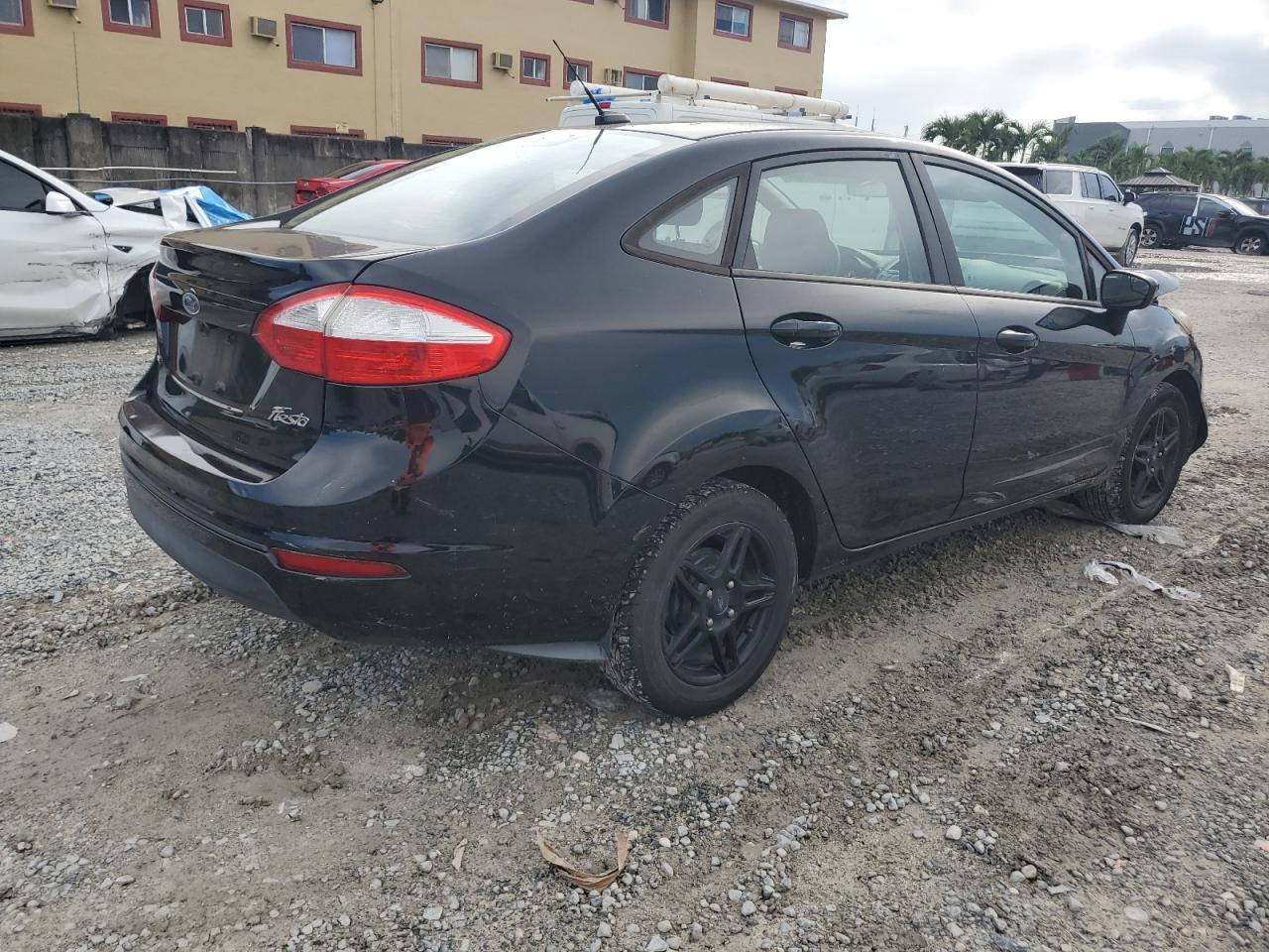 2018 Ford Fiesta Se - Image 3