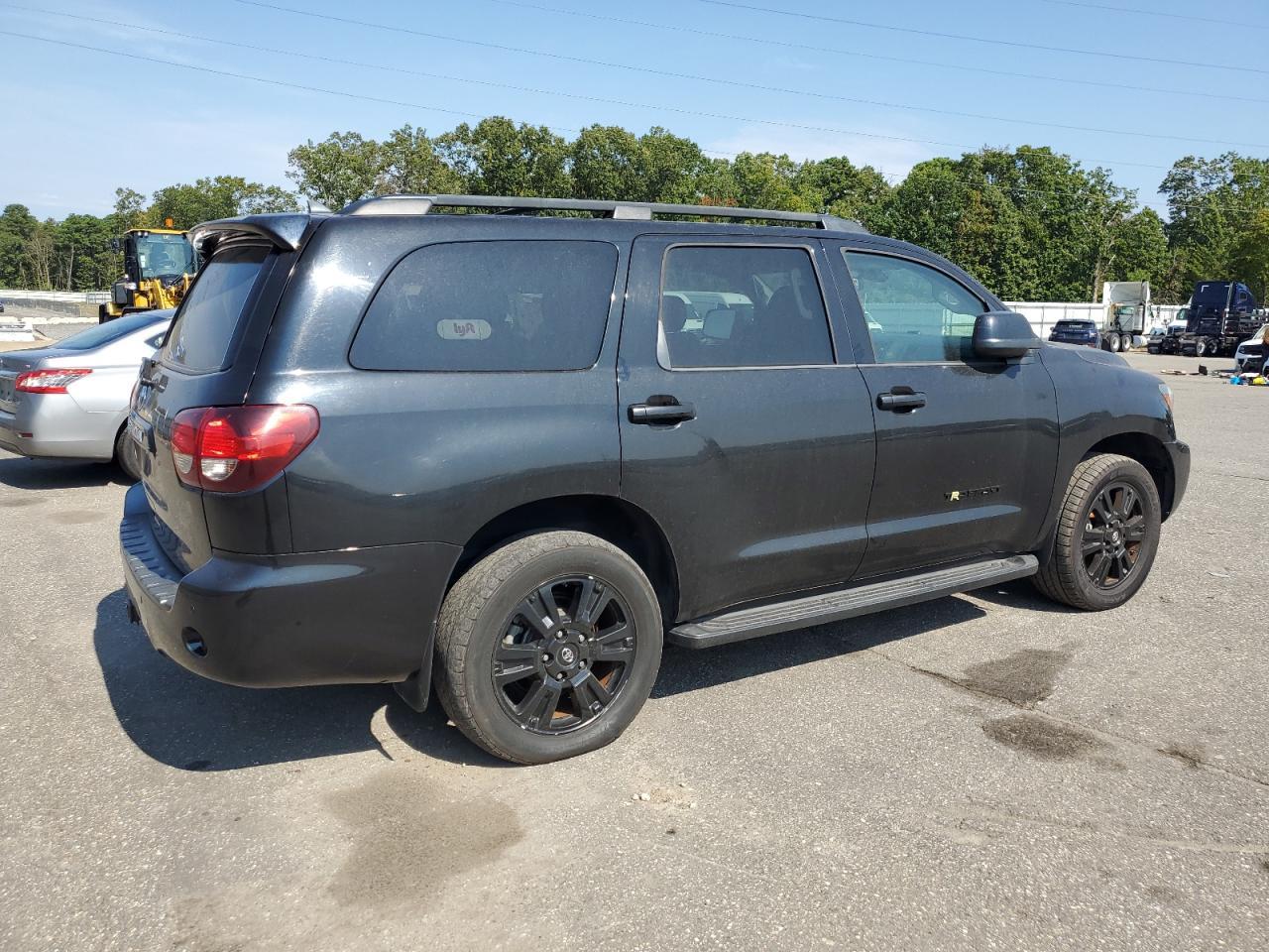 2019 Toyota Sequoia Sr5 - Фото 3