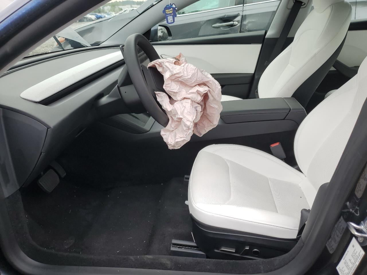 2025 Tesla Model 3 - Image 7