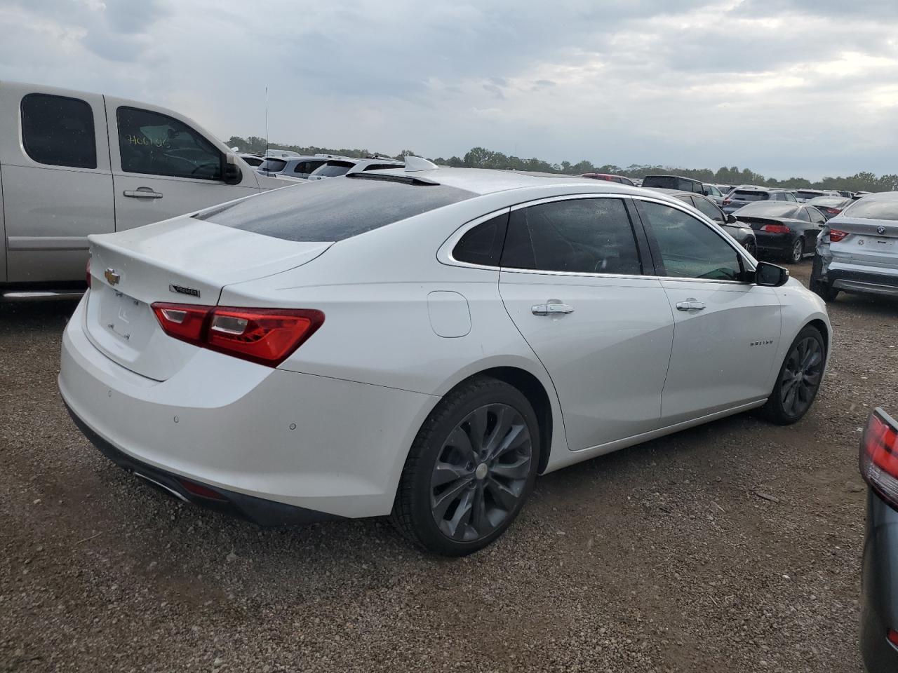 2017 Chevrolet Malibu Premier - Фото 3