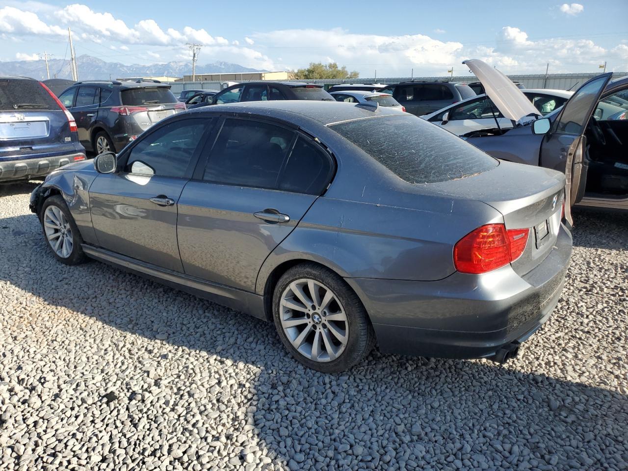 2011 BMW 328 I - Image 2