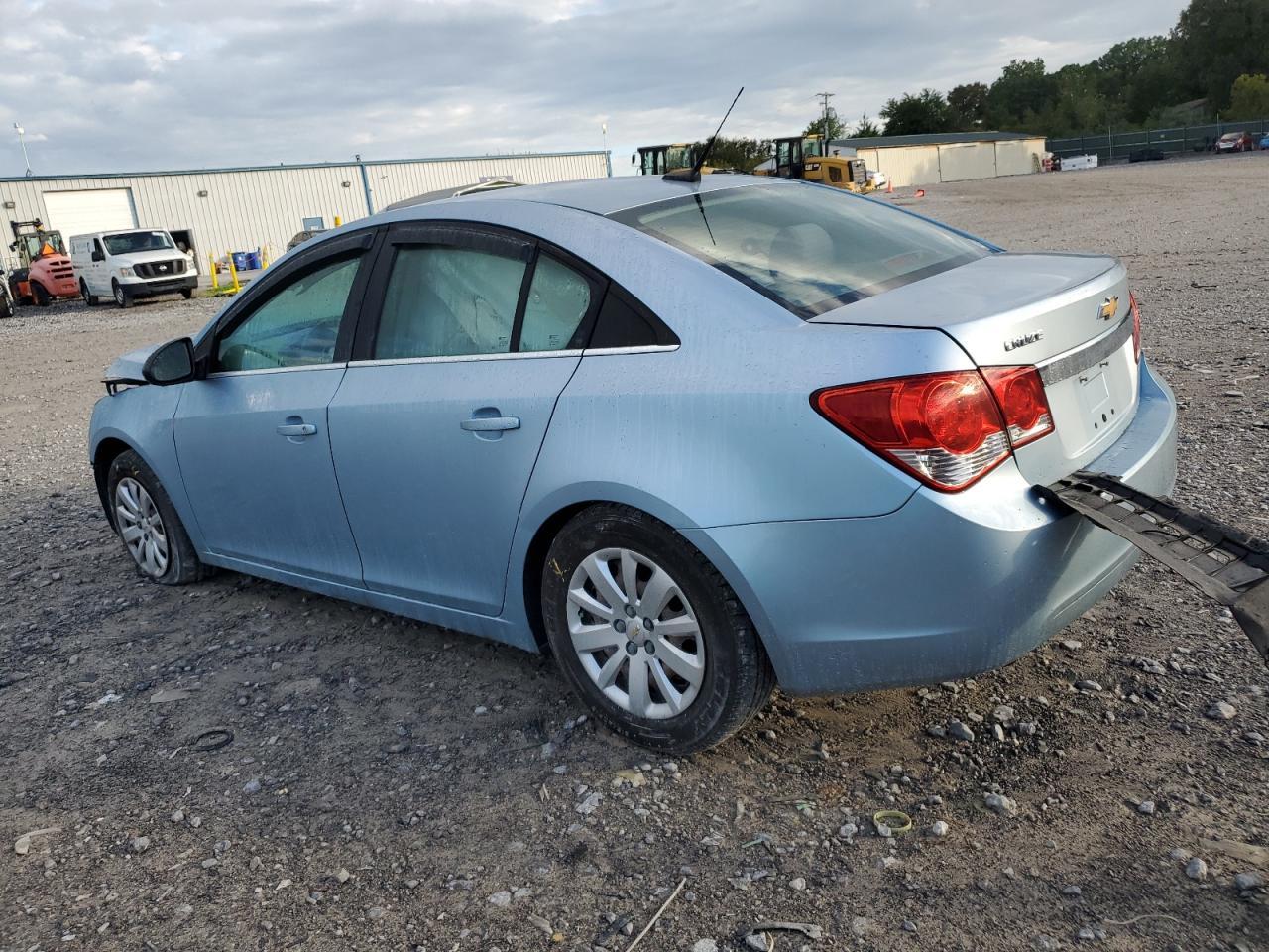 2011 Chevrolet Cruze Ls - Image 2