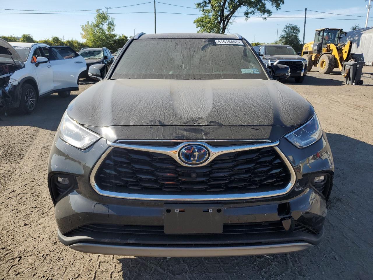 2022 Toyota Highlander Hybrid Platinum - Image 5