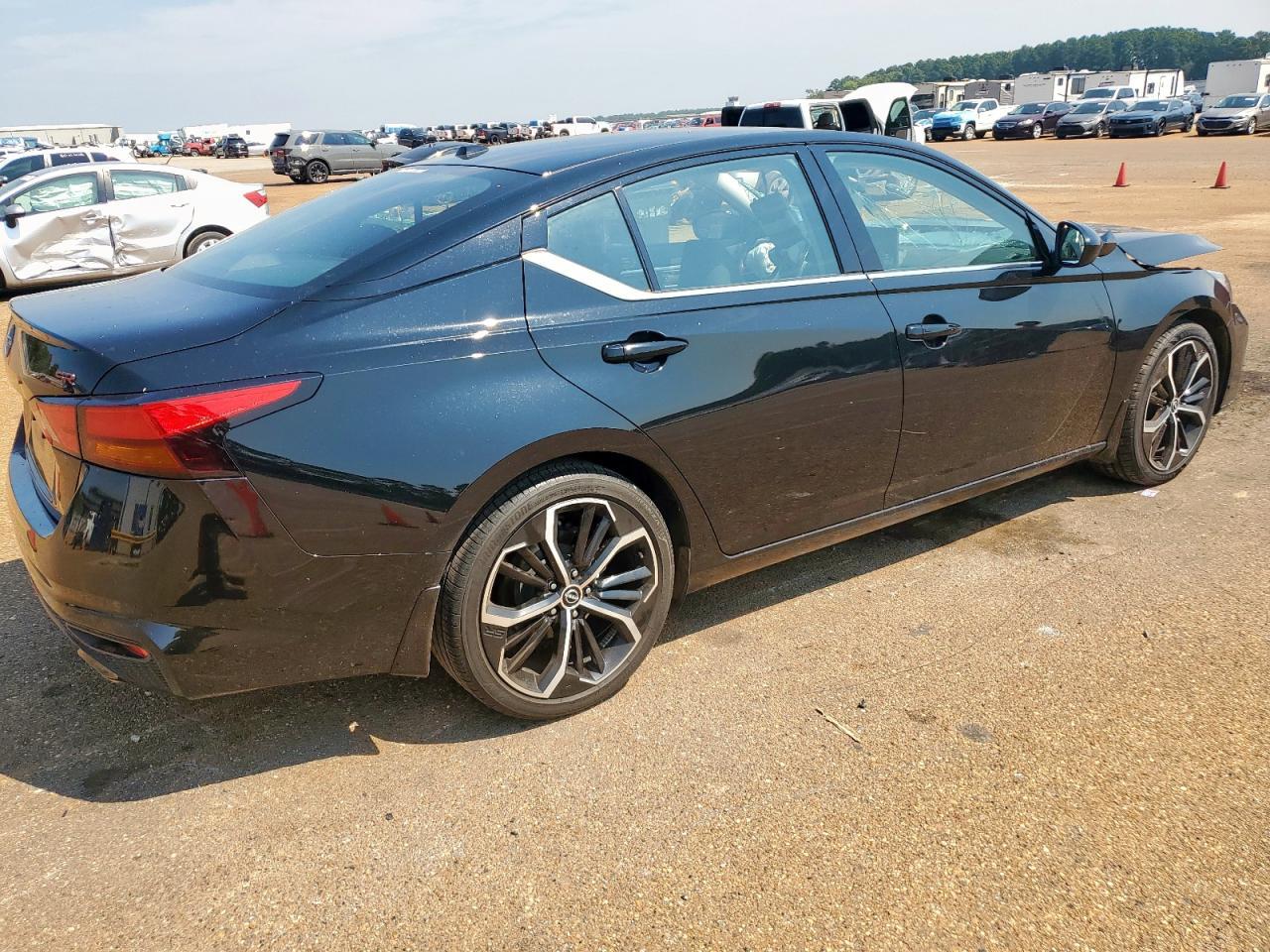 2024 Nissan Altima Sr - Image 3