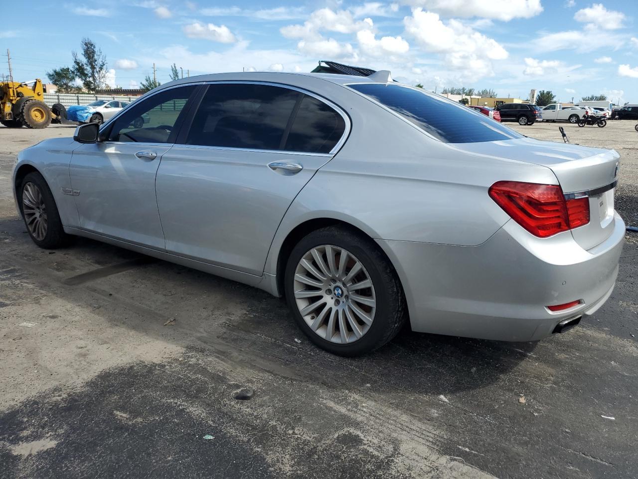 2012 BMW 750 Lxi - Фото 2