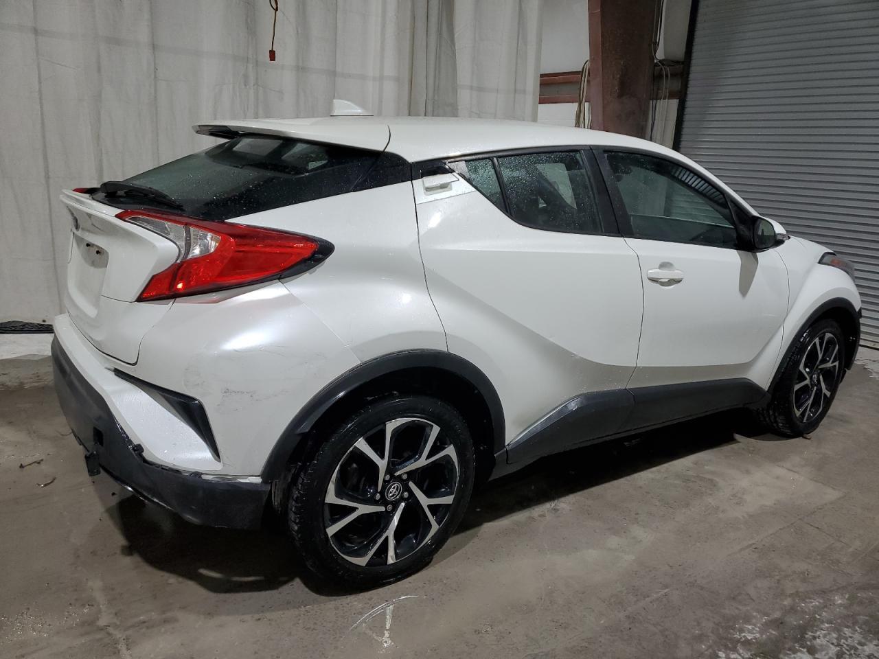 2018 Toyota C-Hr Xle Premium - Фото 3