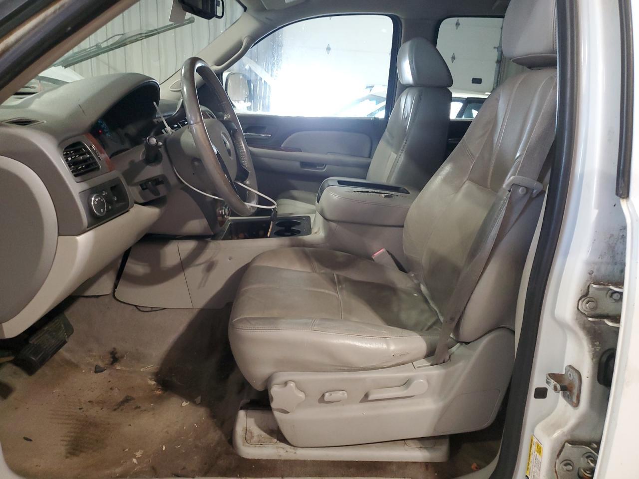 2008 Chevrolet Suburban - Image 7