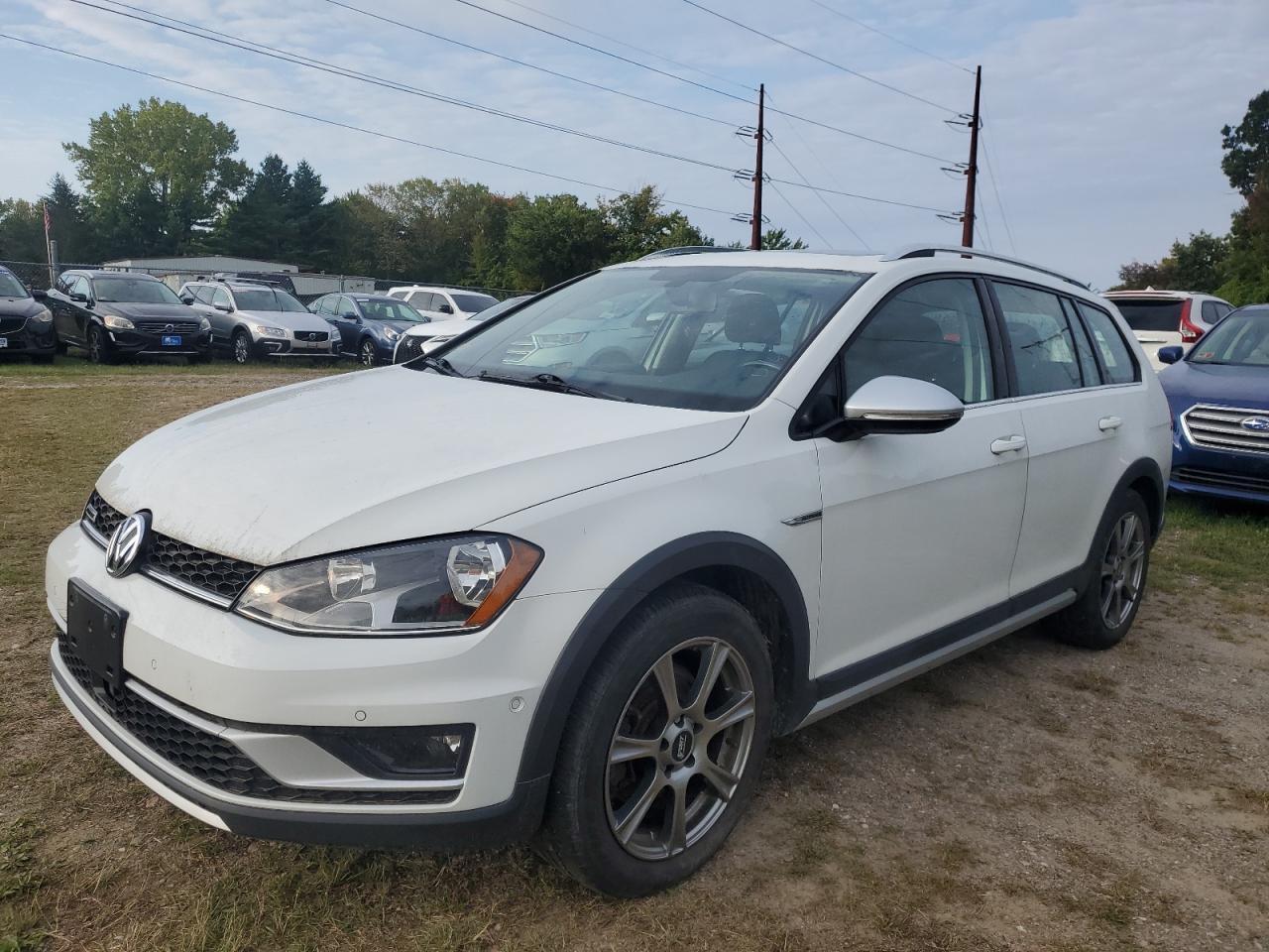 2017 Volkswagen Golf Alltrack S - Image 2