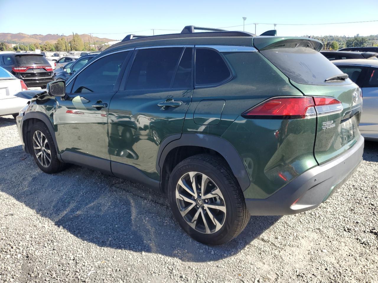 2022 Toyota Corolla Cross Xle - Image 2