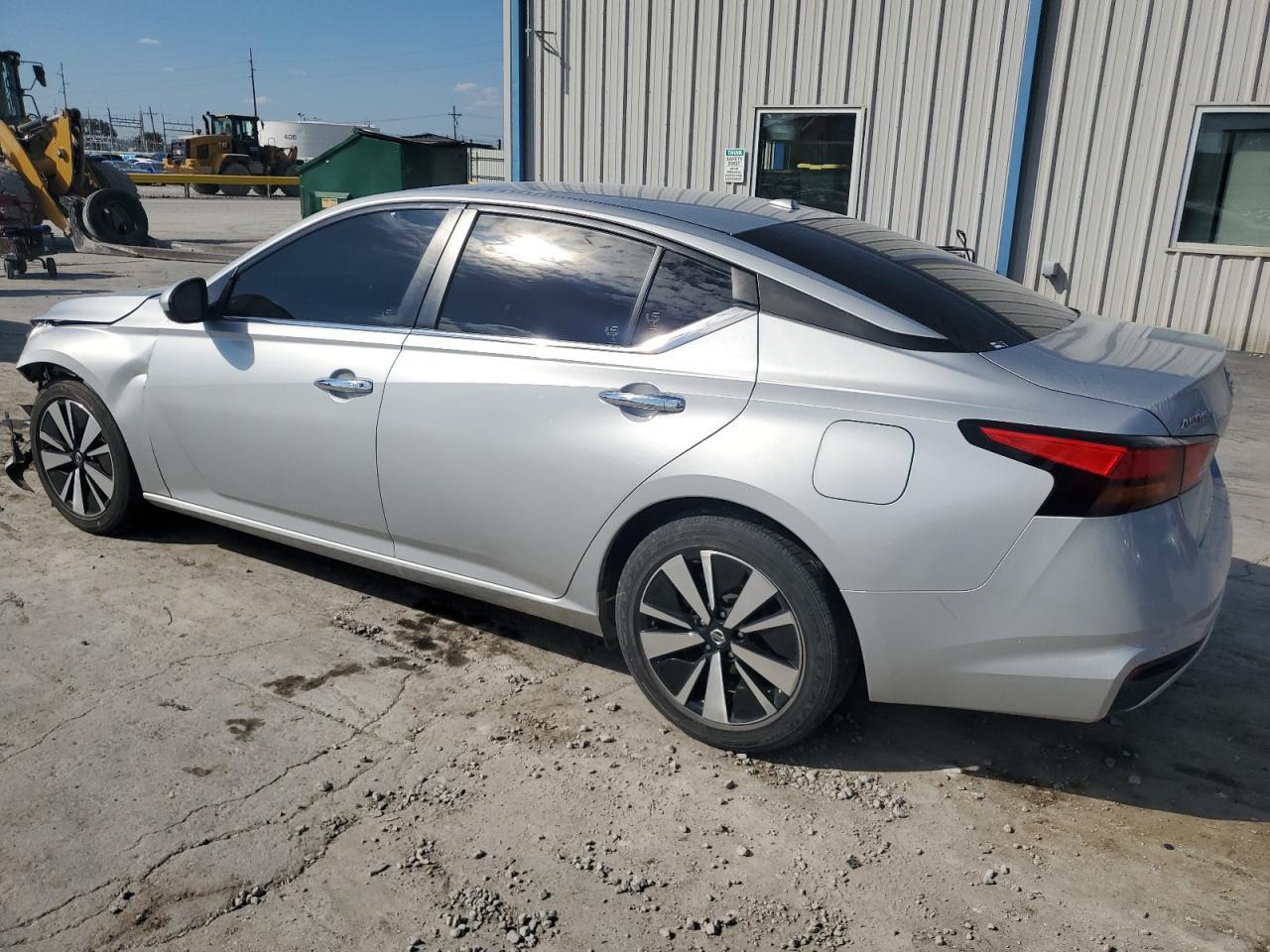 2022 Nissan Altima Sv - Image 2