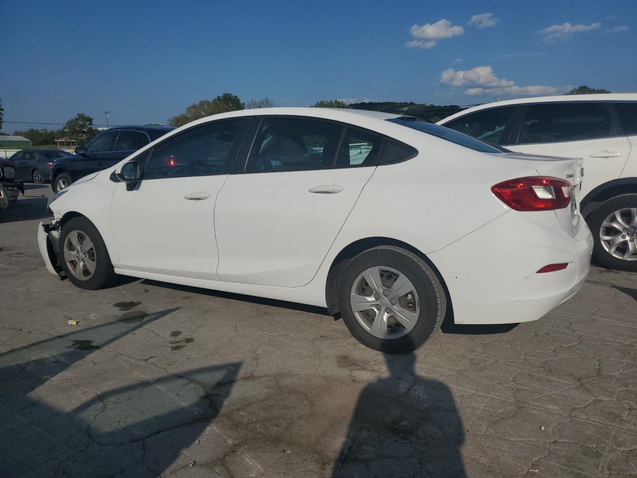 2017 Chevrolet Cruze Ls - Фото 2