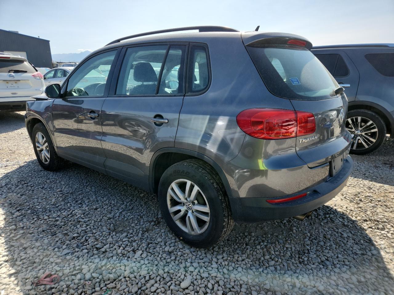 2016 Volkswagen Tiguan S - Фото 2