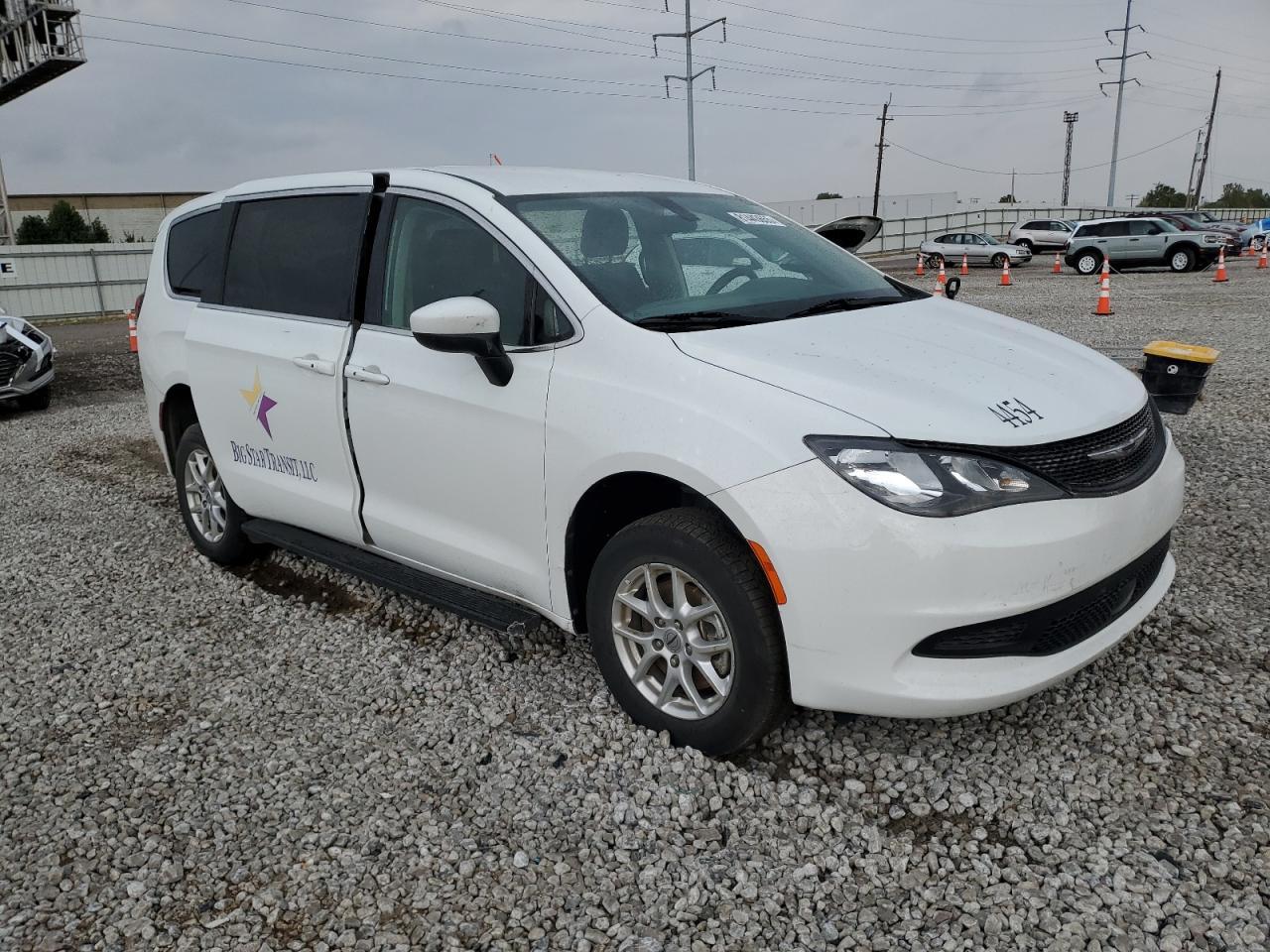 2022 Chrysler Voyager Lx - Image 4
