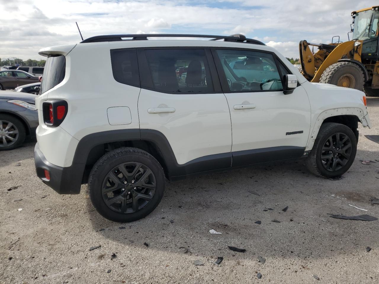 2018 Jeep Renegade Latitude - Image 3