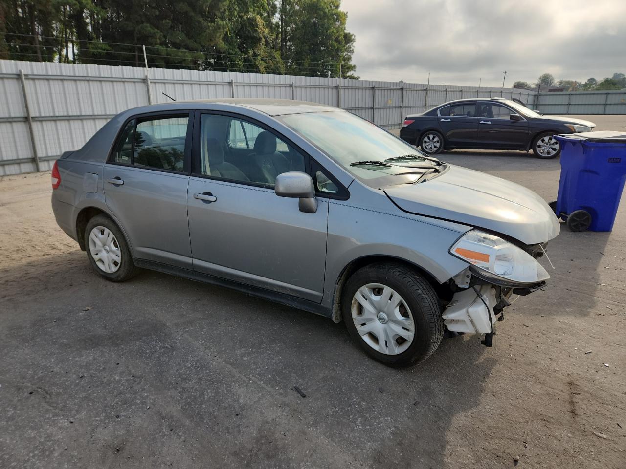 2011 Nissan Versa S - Image 4