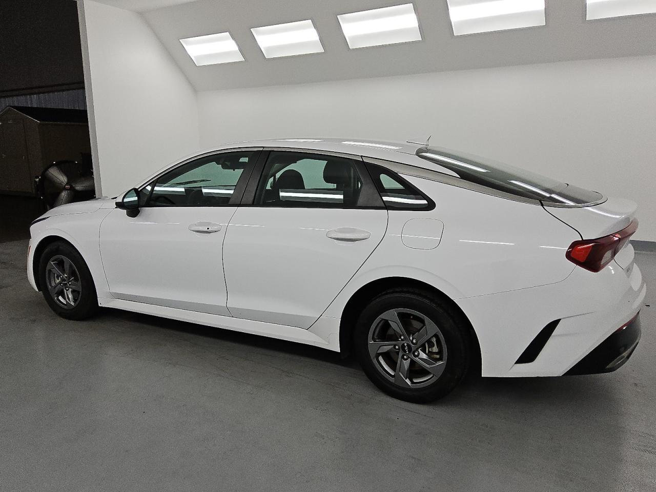 2023 Kia K5 Lxs - Image 2